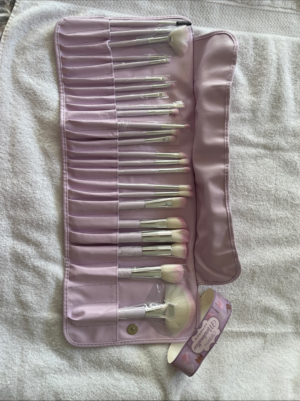 Beauty Creations Makeup Brushes Kit 24 PC - Marshmellow